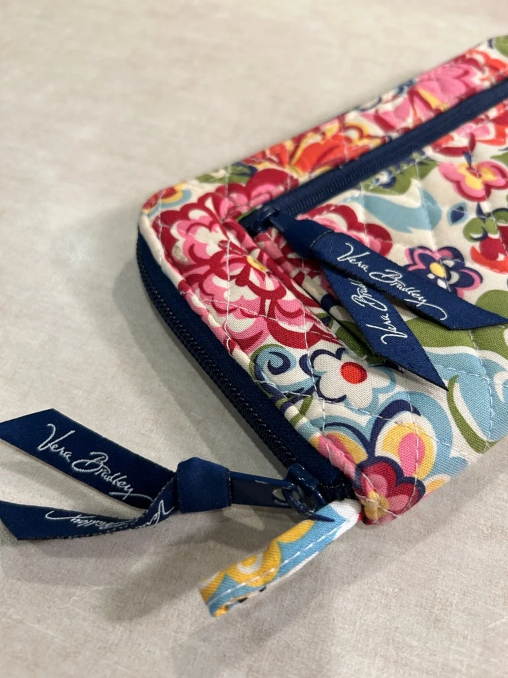 Vera Bradley Floral Zip-Around Wallet wristlet wallet. - Picture 2 of 6